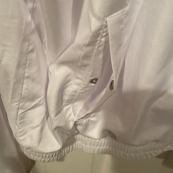 Zyia white and navy breaker jacket. Front zip, XL, 2 snap closure pockets. - Picture 3 of 10